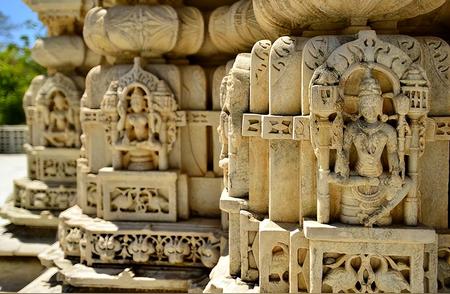 古代印度的岩石艺术：历史与建筑的融合