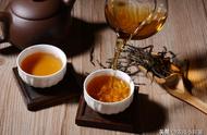 春季饮茶指南：红茶与绿茶的差异解析