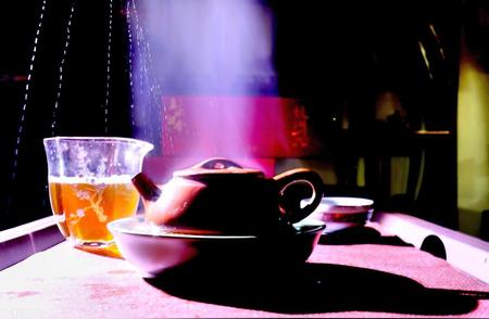 大自然的馈赠：武夷岩茶与茶人的匠心独运